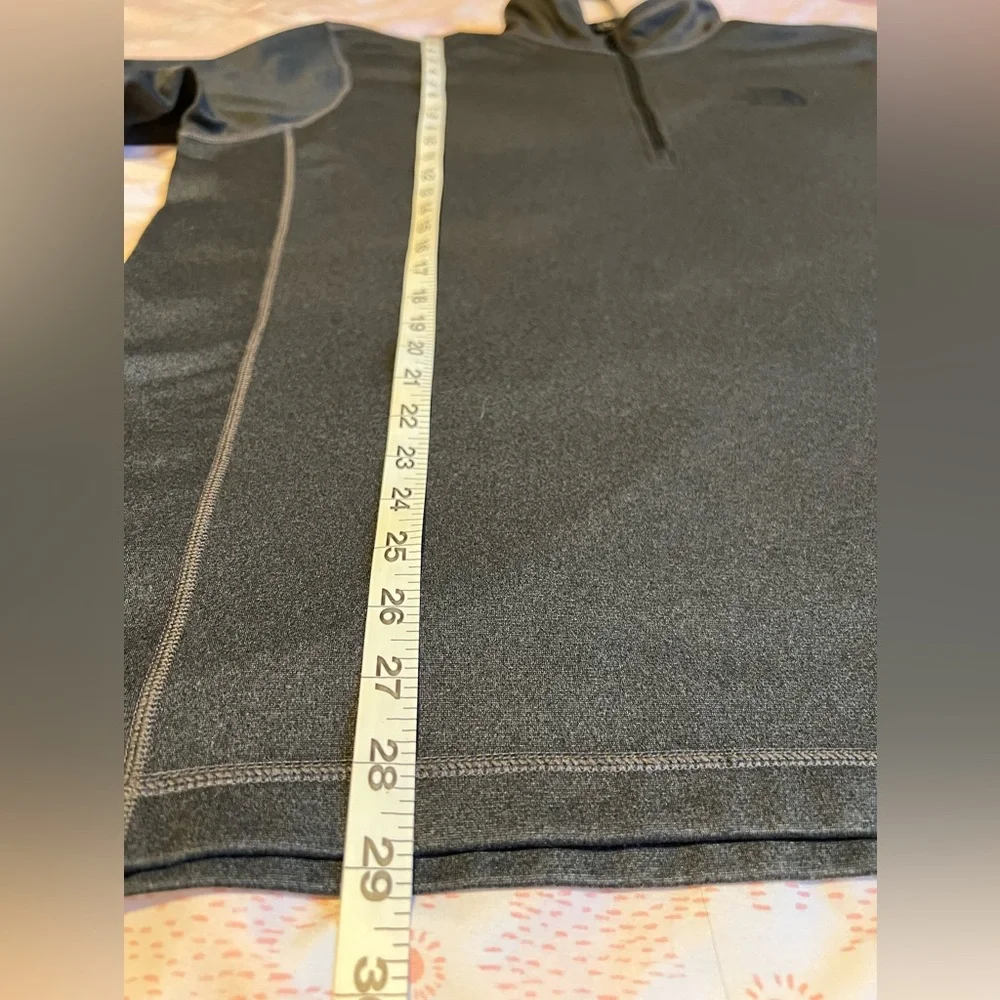 The North Face Charcoal Quarter-Zip Pullover Men’s XL